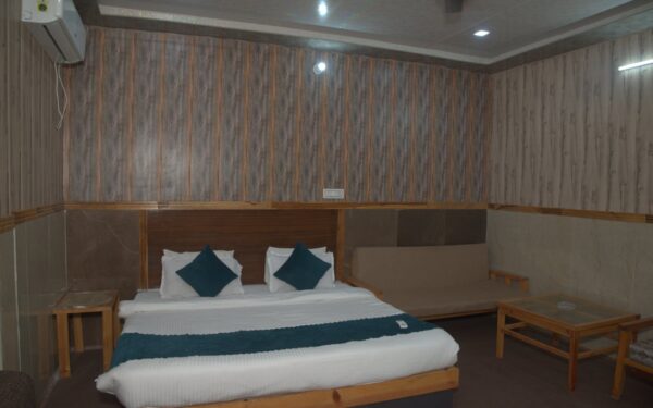 Double Bed Rooms–Perfect for Couples or Solo Travelers ( AP-2500 )